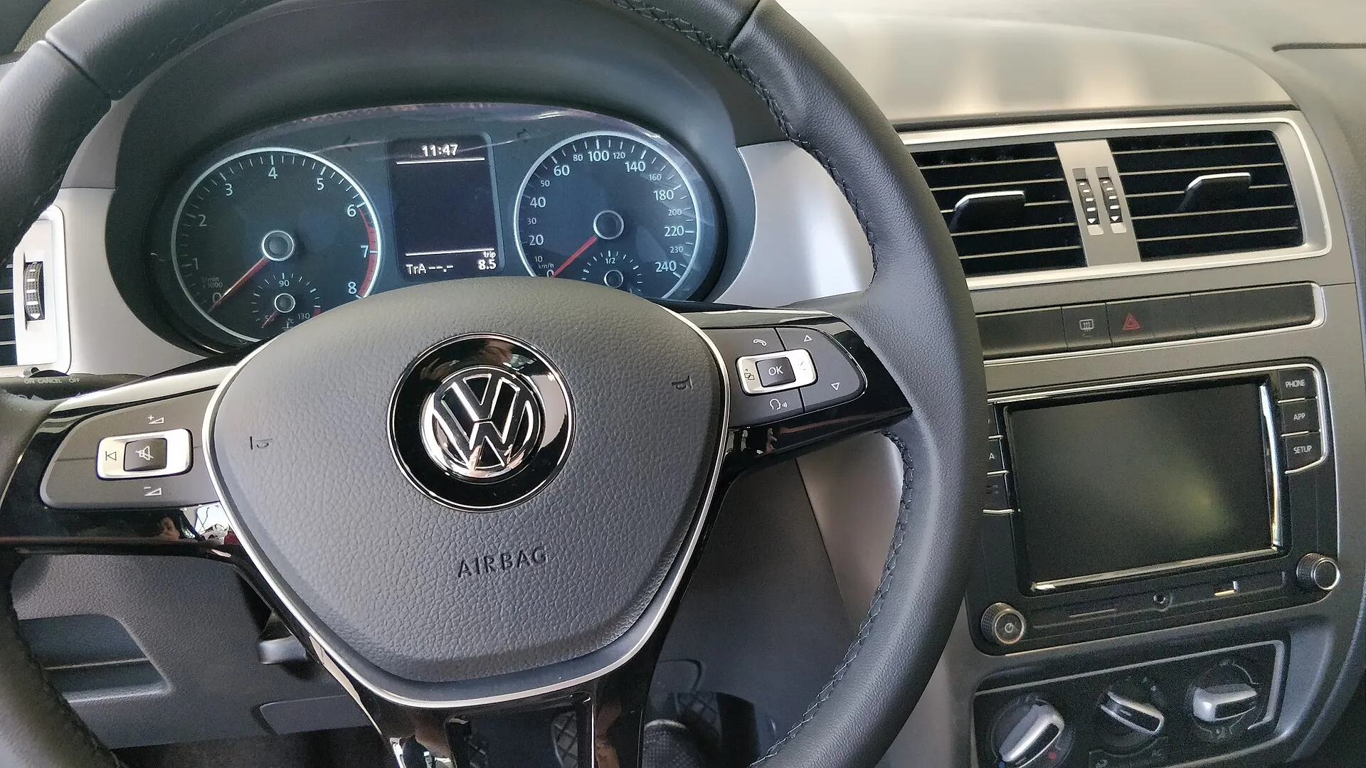 Volkswagen Tiguan interior dashboard