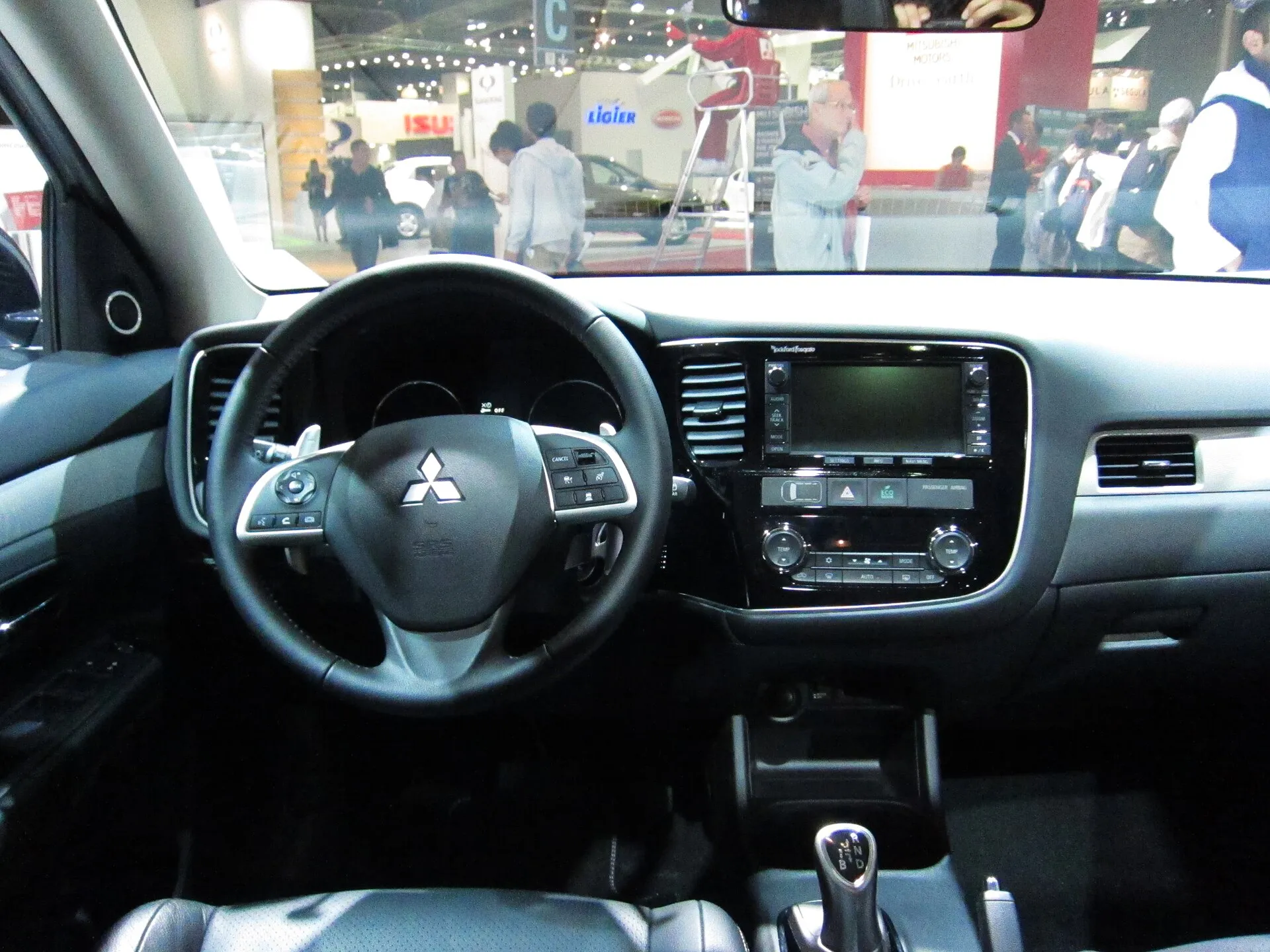 Mitsubishi Outlander interior dashboard