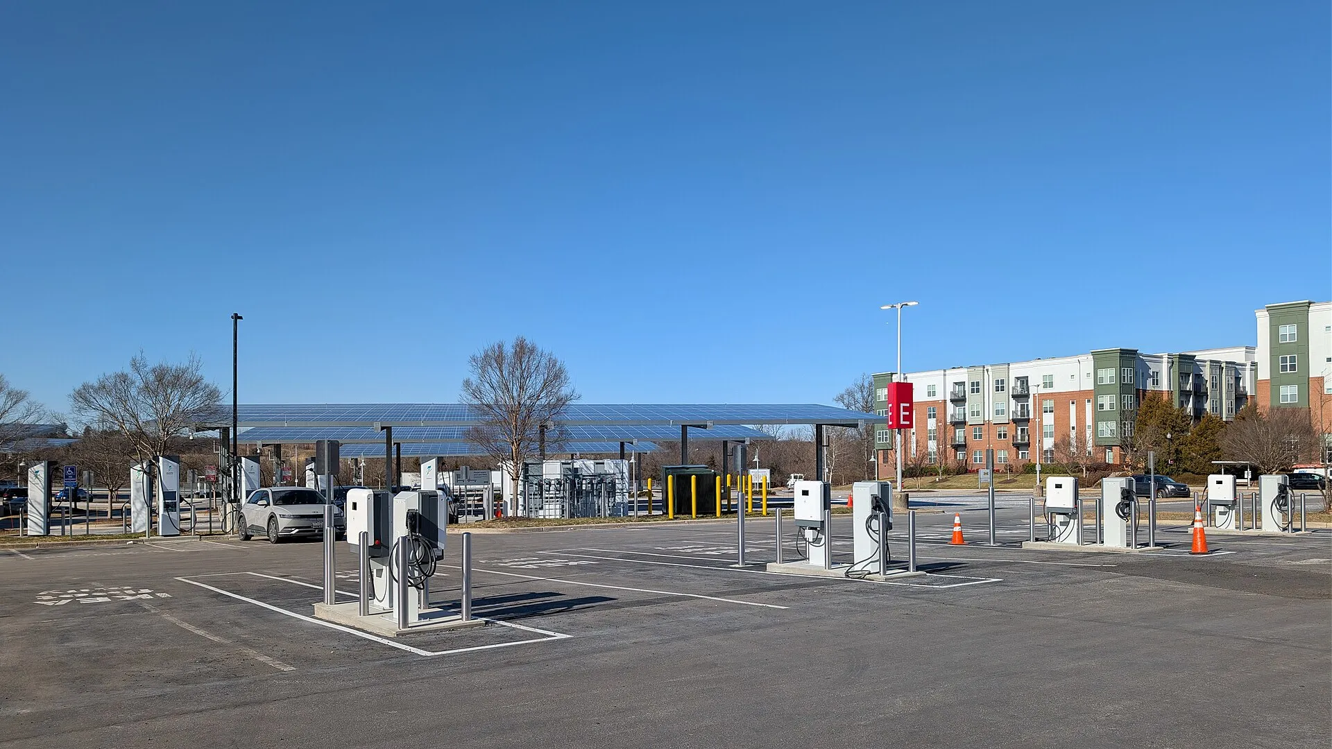 electric car DC fast charging station